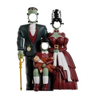 THE MONSTER FAMILY PHOTO OP